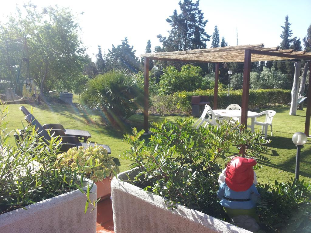 Bed and Breakfast Al Sole Di Pula Exterior foto