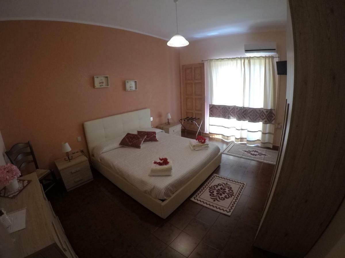 Bed and Breakfast Al Sole Di Pula Exterior foto
